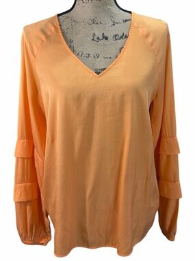 Worthington Peach V-Neck Tiered-Sleeve Blouse. EC. Size medium